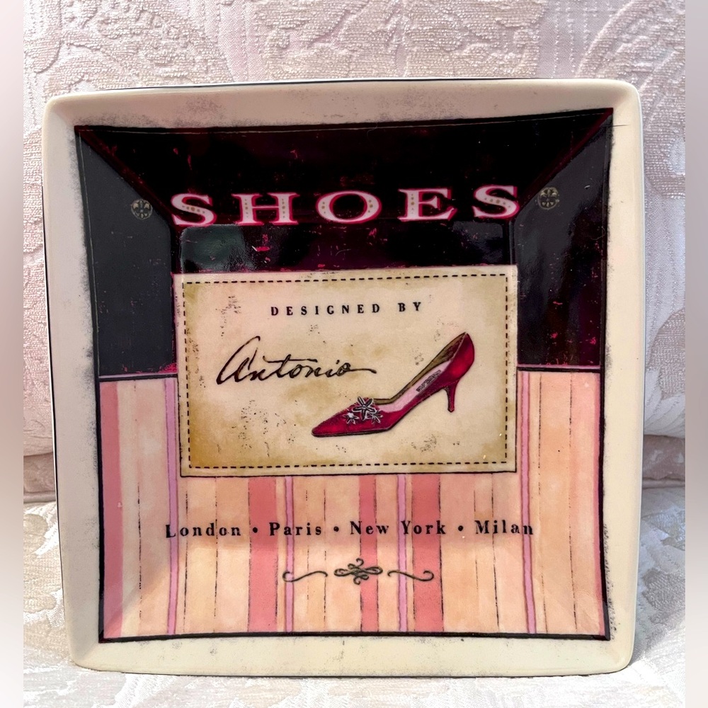 Sakura Vintage Boutique decorative plate. Nice to use in your closet or boudior.